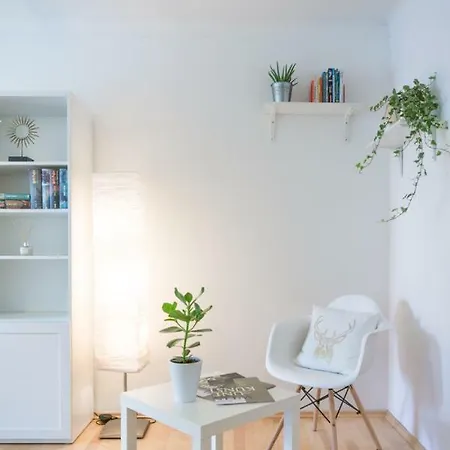 Helle, Freundliche Mitten In Apartman Graz