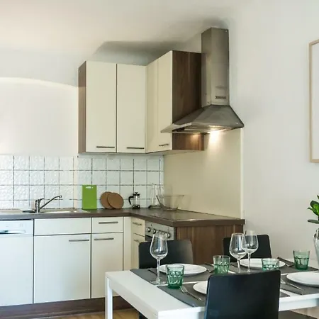 Helle, Freundliche Mitten In Apartman