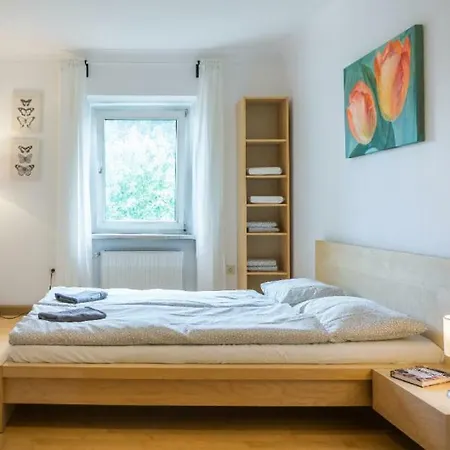 Helle, Freundliche Mitten In Apartman *